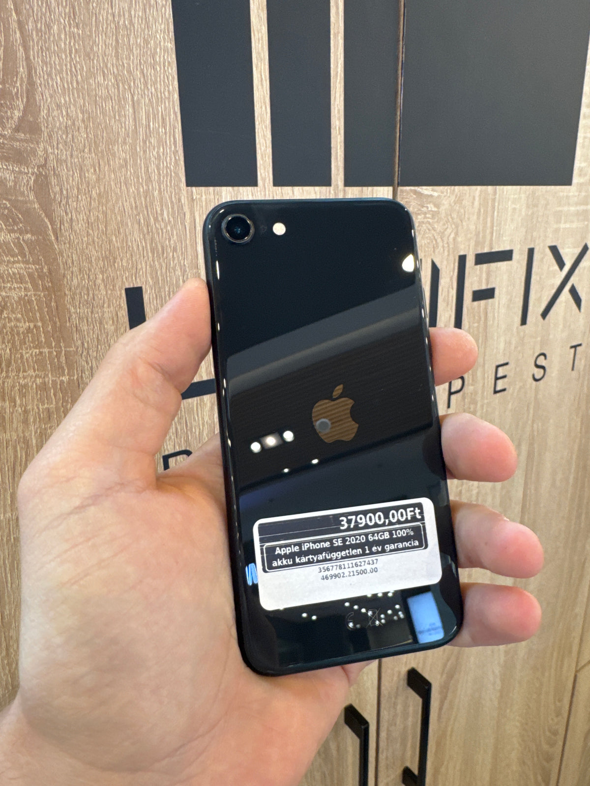 Apple iPhone SE 2020 64GB 100% akku kártyafüggetlen 1 év garancia