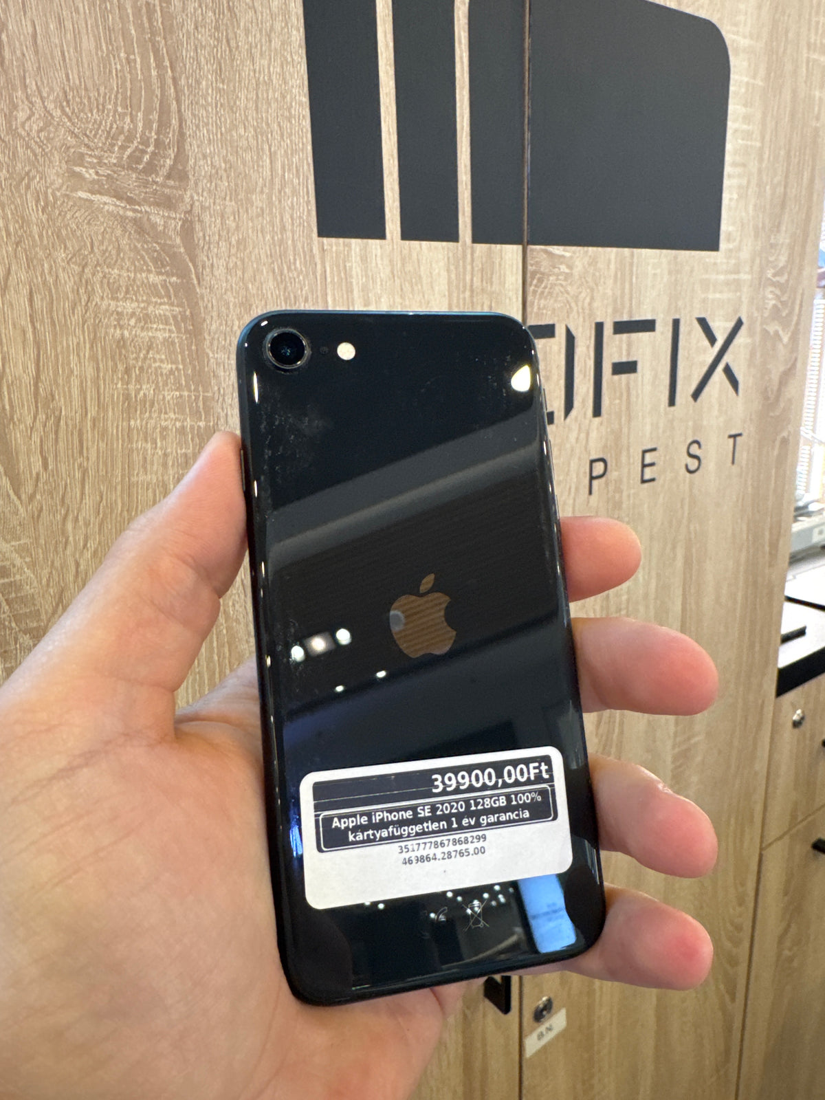 Apple iPhone SE 2020 128GB 100% kártyafüggetlen 1 év garancia